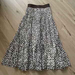Wilfred
Twirl Pleated Skirt Medium